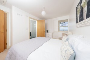2 bedrooms, iron/ironing board, free WiFi, bed sheets - 
A beautifully restored cottage, sitting on the stunning Northumbrian coastline. (Warkworth)