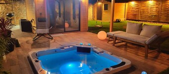 La Villa Aliénor - Spa and Cineroom