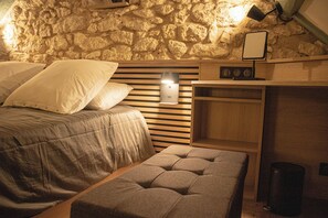 2 bedrooms, iron/ironing board, internet, bed sheets