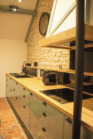 ميكروويف، فرن، موقد طهي مسطح، غسالة أطباق