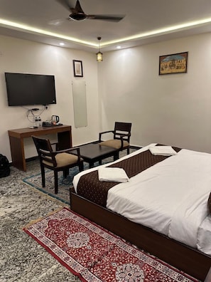 Deluxe Room, Mountain View | Desk, free WiFi