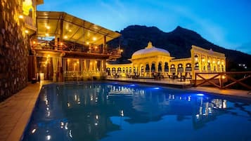 Indoor pool, outdoor pool