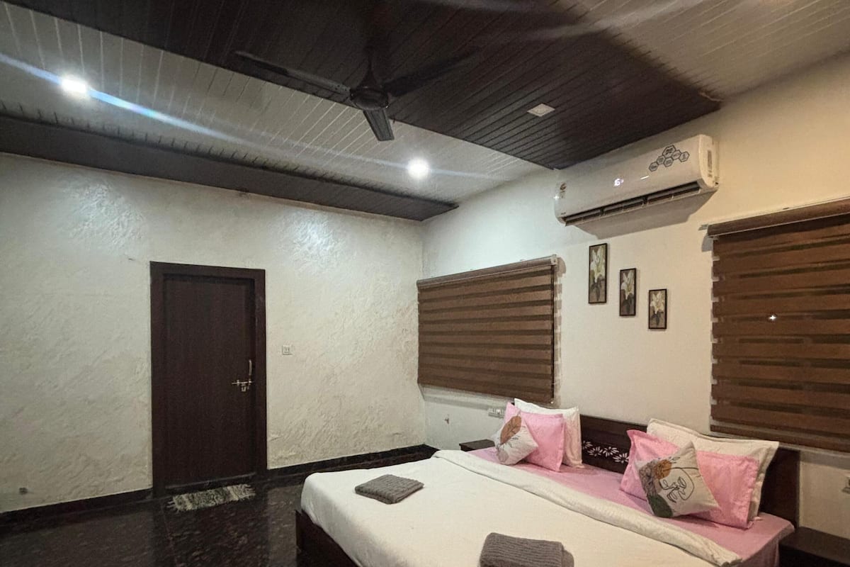 Traditional Room | Desk, free WiFi