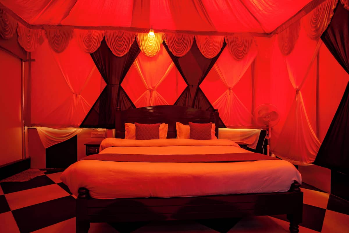 Gazebo | Desk, free WiFi