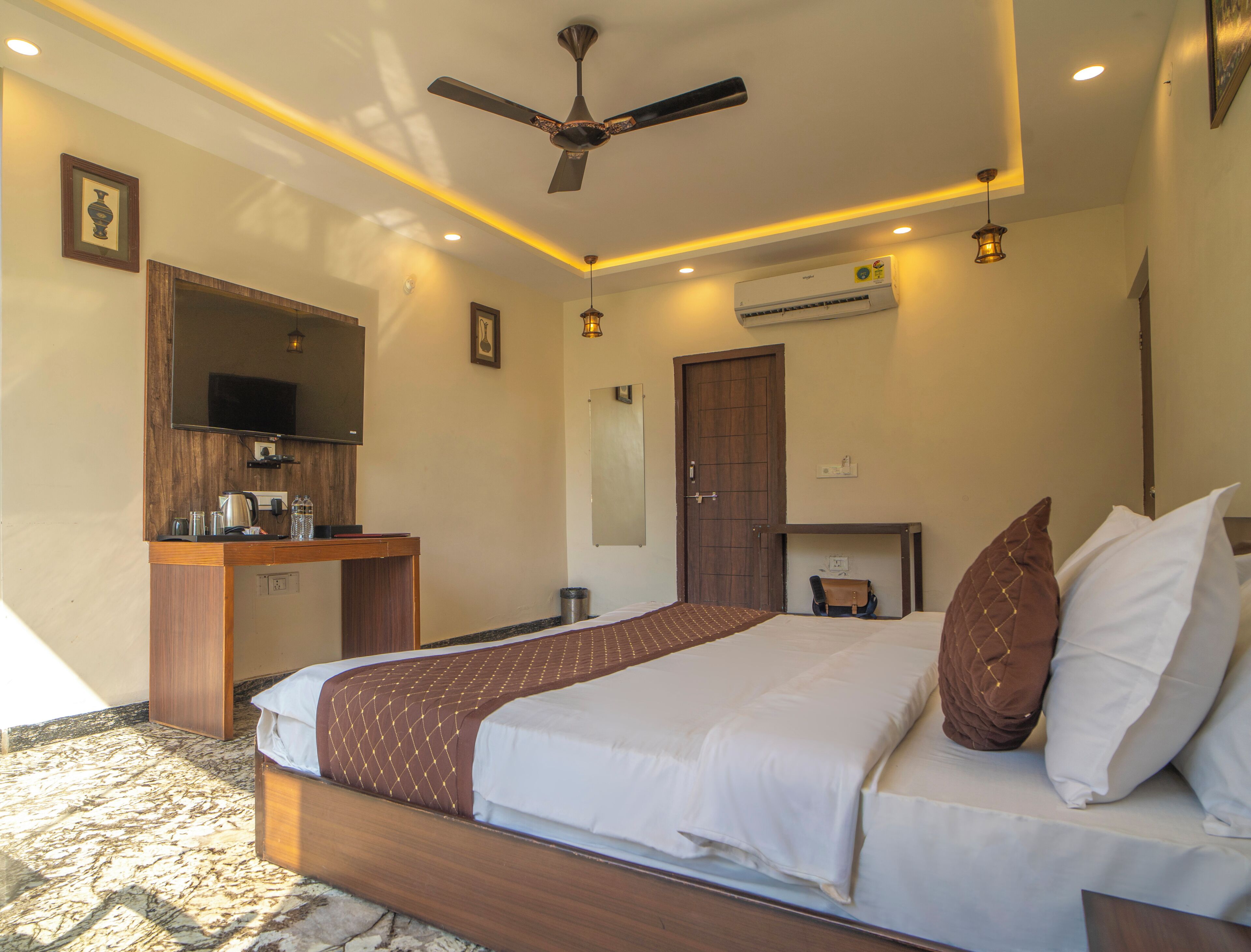 Cottage Room | Desk, free WiFi