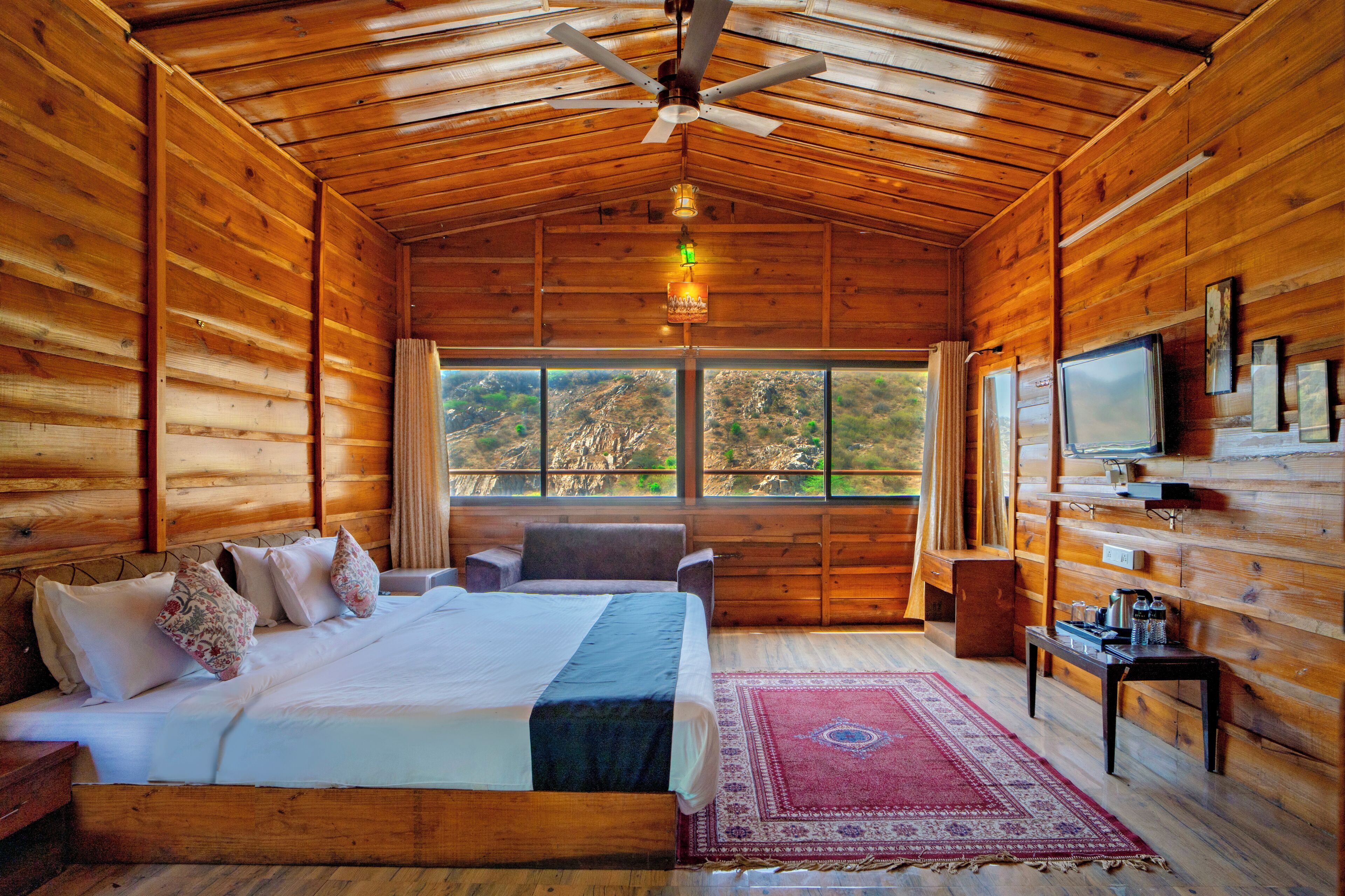 Tree House Chalet | Desk, free WiFi