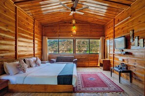 Rumah Pohon Khas | Meja kerja dan Wi-Fi gratis