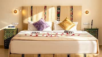 Luksus-suite - bjergudsigt | Minibar, pengeskab på værelset, individuelt design