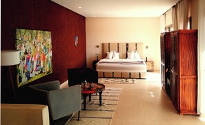 Luxury Suite, Mountain View | In-room safe, free WiFi