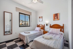 2 عدّة غرف نوم ومكواة/لوح كي وواي فاي