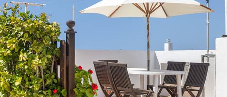 تناول الطعام بالخارج