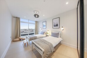 3 bedrooms, iron/ironing board, Internet, bed sheets - 3-bedroom Penthouse in London (London)