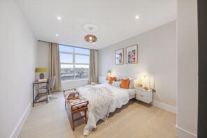 3 habitaciones, tabla de planchar con plancha y acceso a internet 
