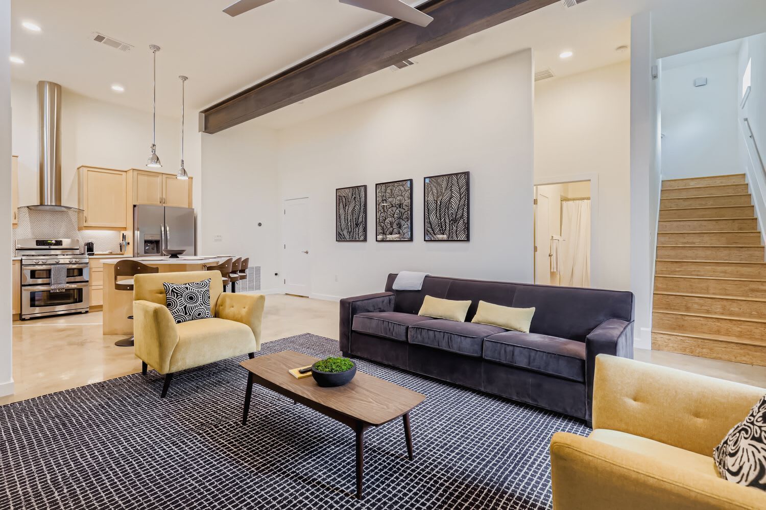 Fernseher, Bücher, Arbeitsbereiche