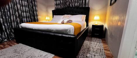 7 bedrooms, iron/ironing board, WiFi, bed sheets