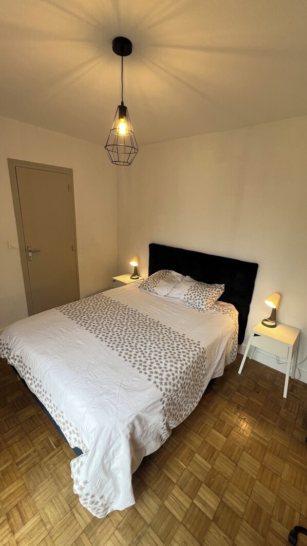 3 bedrooms, iron/ironing board, WiFi, bed sheets