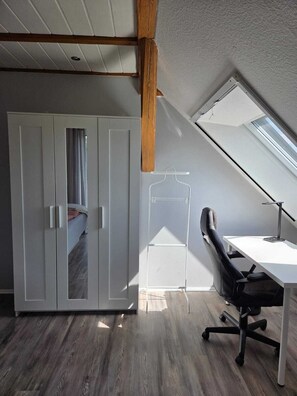 1 bedroom, desk, free WiFi, bed sheets