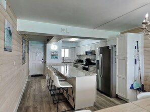 Fridge, microwave, oven, stovetop - Regency Towers (Panama City Beach) #1006 | Gulf Front + Amenities (Panama City Beach)