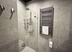 Comfort Apartment, City View | Bathroom - RentPlanet - Apartament Łazarz (Poznań)