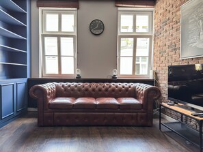 Apartamento Confort, vistas a la ciudad | Sala de estar | Una Smart TV