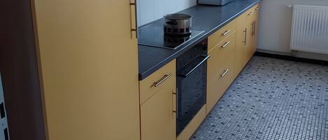 ثلاجة، ميكروويف، فرن، موقد طهي مسطح