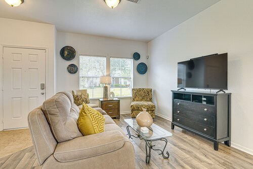 < 1 Block to Park: Dog-friendly Home in Houston!