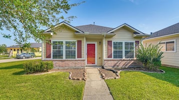 House (3 Bedrooms) | Front of property