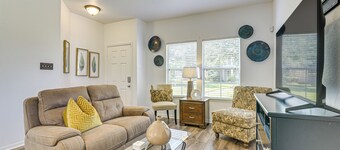 < 1 Block to Park: Dog-friendly Home in Houston!