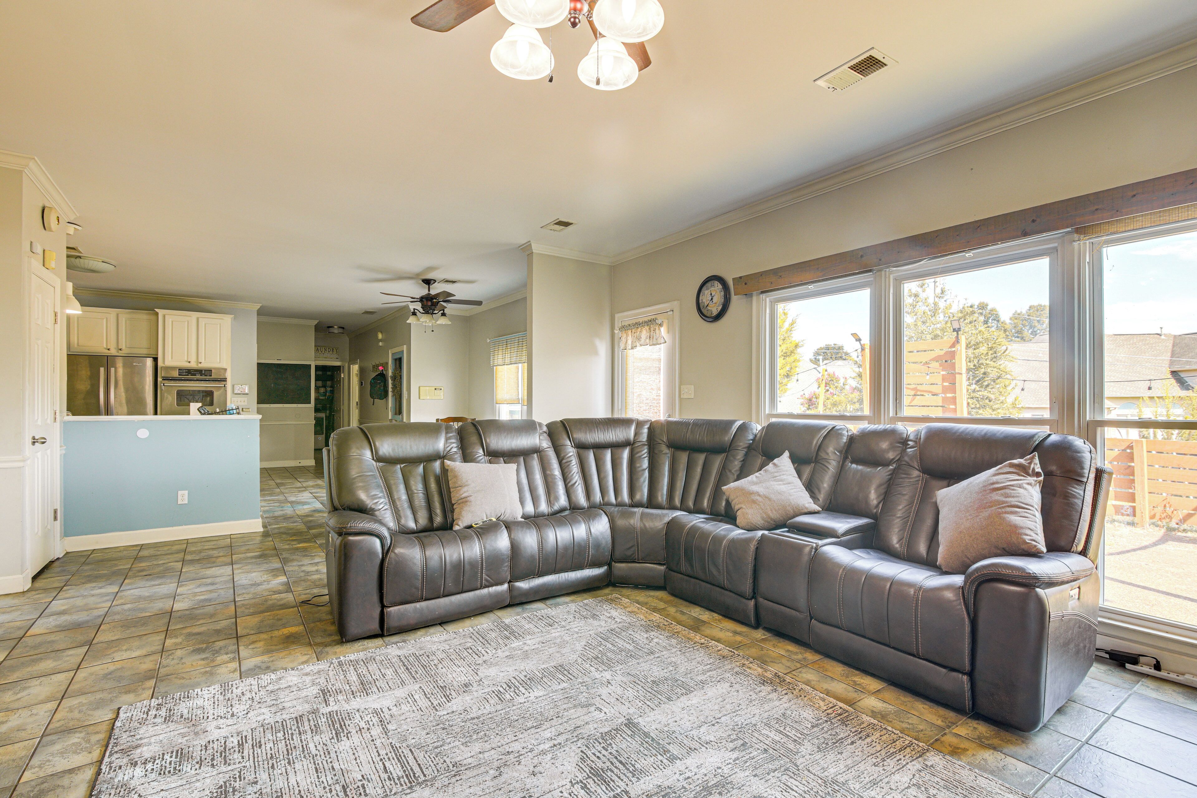 House (5 Bedrooms) | Interior