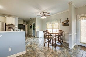 House (5 Bedrooms) | Interior