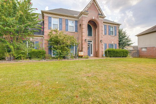 Residential Cul-de-sac: Suburban Memphis Hideaway!