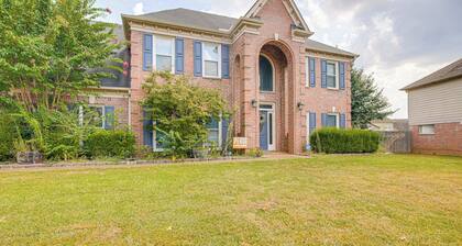 Residential Cul-de-sac: Suburban Memphis Hideaway!