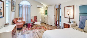 1 Mi to Donelson Station: Artsy Family Retreat