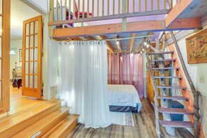 Interior - Spacious Nashville Retreat w/ Yard: WFH Friendly! (Nashville)