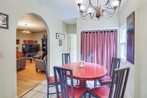 House (5 Bedrooms) | Interior