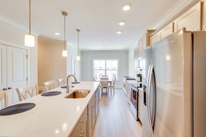 Apartment (3 Bedrooms) | Interior - 2 Mi to Ocean: Townhome w/ Pool & Dog Park in Pcb! (Panama City Beach)