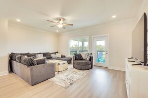 Apartment (3 Bedrooms) | Interior - 2 Mi to Ocean: Townhome w/ Pool & Dog Park in Pcb! (Panama City Beach)