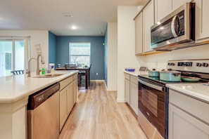 House (4 Bedrooms) | Interior