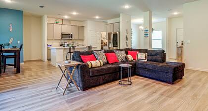 Spacious Home Near Dtwn Psl: Travel Nurses Welcome