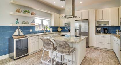 < 1 Mi to Pennekamp State Park: Luxe Home w/ Dock!