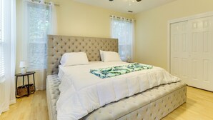 Interior - Steps to Sand: Condo w/ Pool in Virginia Beach! (Virginia Beach)