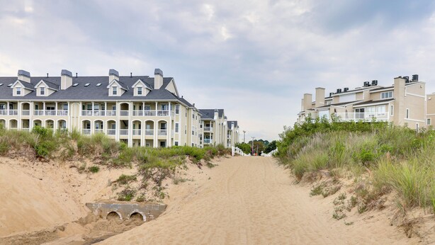 Interior - Steps to Sand: Condo w/ Pool in Virginia Beach! (Virginia Beach)