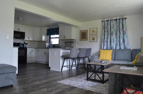 Smart TV - Sarah's Place, Grove City (Grove City)