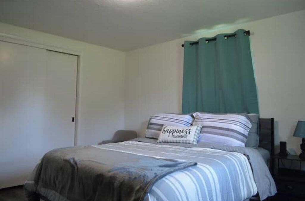 2 slaapkamers, een strijkplank/strijkijzer, gratis wifi, beddengoed