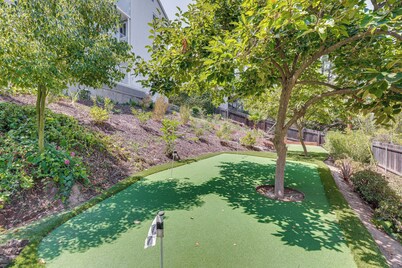 2 Mi to Rose Bowl Stadium: Mtn-view Gem w/ Patio