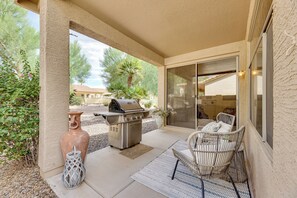 House (2 Bedrooms) | Interior - Pool Access: Oakwood Home in Sun Lakes (Chandler)