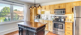 Walk to Shops, Eats & Trails: Blowing Rock Escape!