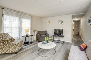 Interior - Easy Airport & City Access: Dallas-fort Worth Base (Irving)