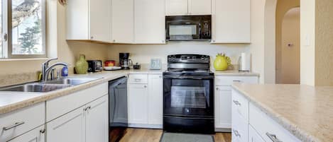 House (3 Bedrooms) | Interior