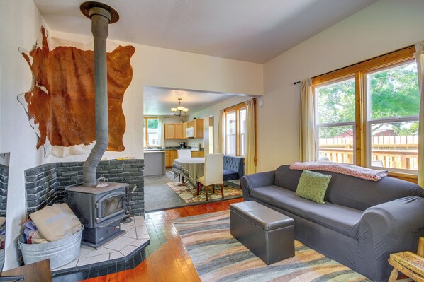 Cottage (3 Bedrooms) | Interior - < 1 Mi to Coquille River: Cottage w/ Private Yard! (Bandon)